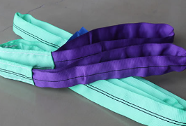 曳引機維修零部件拆卸使用柔性吊裝帶起吊移動